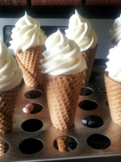 A picture of Cream cheese frosting.