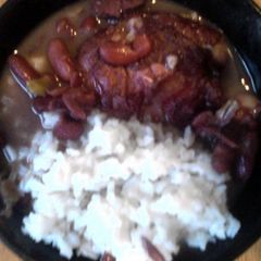 A picture of smilys redbeans n rice & smoked sausage.