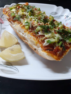 चीजी मसाला पाव (cheesy masala pav recipe in Hindi) रेसिपी मुख्य फोटो