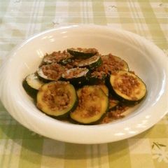 A picture of Zucchini and Ground Pork Stir-Fry with Curry and Soy Sauce Seasoning.