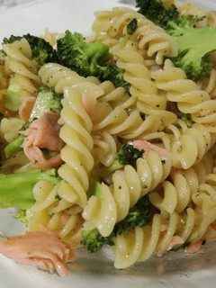 Foto principal de Pasta con salmón y brócoli