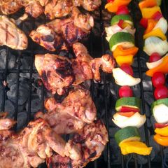 grilled chicken n' veggies A picture of grilled chicken n' veggies.