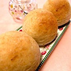 A picture of Whole Grain and Oatmeal Table Rolls.