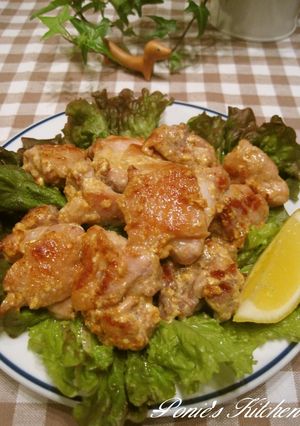 A picture of Juicy Pan-Fried Chicken with Mayonnaise.