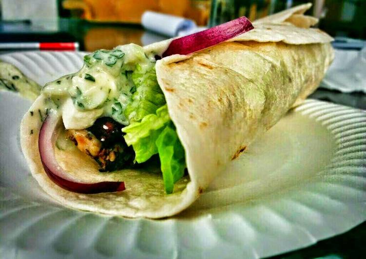 Steps to Make Homemade Easy Greek Chicken Wraps