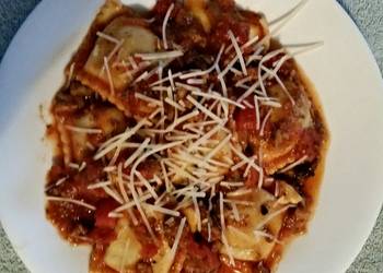 Easiest Way to Cook Appetizing Tinklees Easy Sausage Sauce and Frozen Ravioli