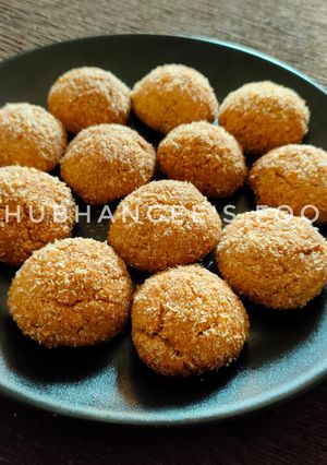 कोकोनट कुकीज (Coconut cookies recipe in marathi) रेसिपी चे मुख्य फोटो 