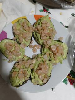 Una foto de Aguacates rellenos de Gambas