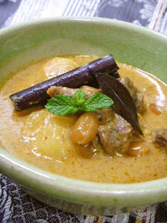 A picture of Beef Massaman Curry - Kaeng Matsaman.