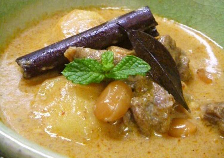 Recipe of Speedy Beef Massaman Curry - Kaeng Matsaman