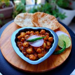 A picture of Chole/Chana masala.