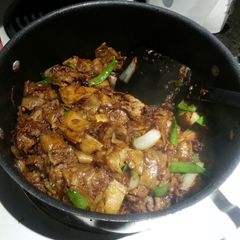 A picture of Classic Chinese Beef with Fat Noodles.