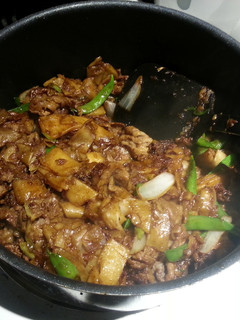 A picture of Classic Chinese Beef with Fat Noodles.