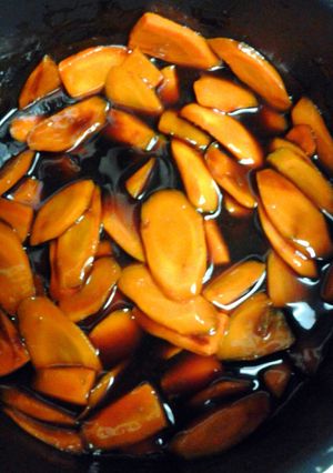 A picture of teriyaki carrots.