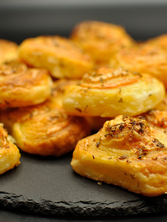 Una foto de Cheese rolls