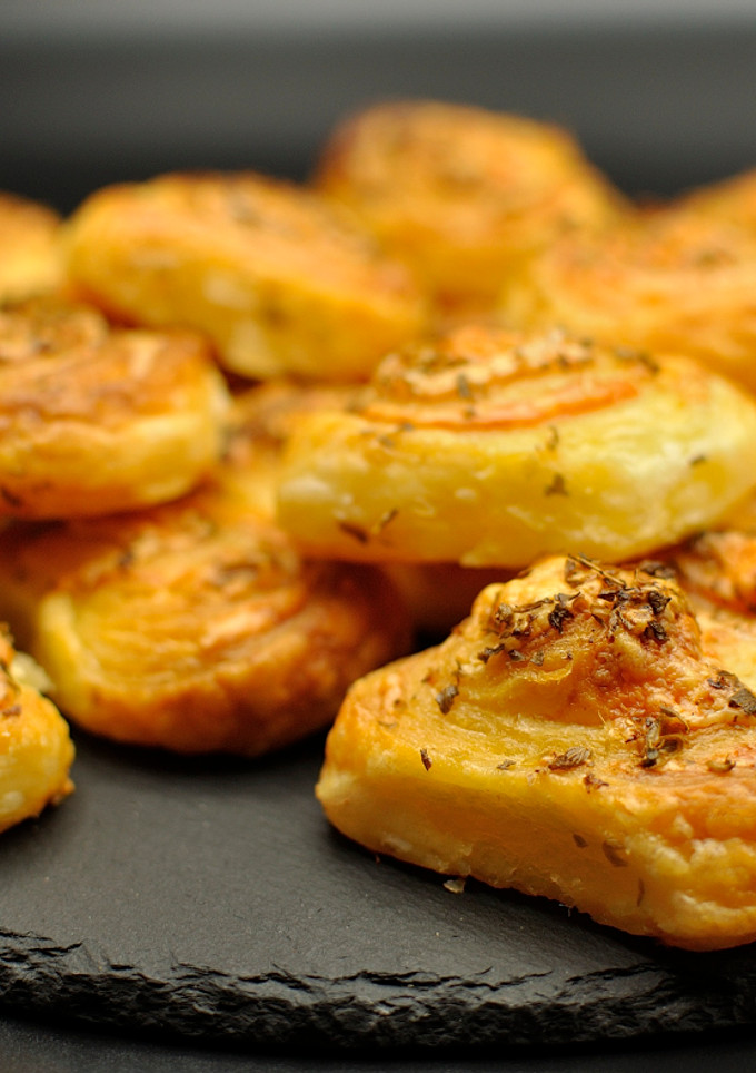 Una foto de Cheese rolls