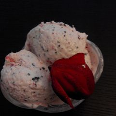 A picture of Marshmallow strawberry ice cream.