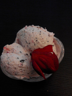 A picture of Marshmallow strawberry ice cream.