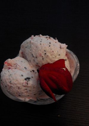 A picture of Marshmallow strawberry ice cream.
