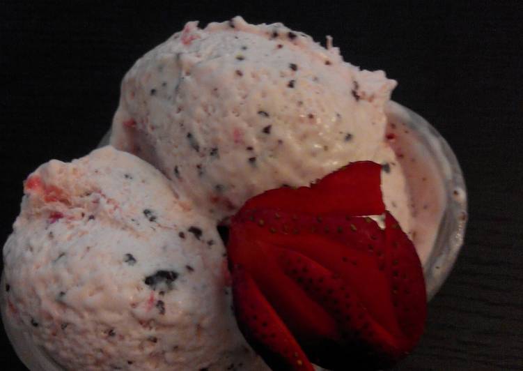 Steps to Make Homemade Marshmallow strawberry ice cream