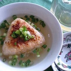 A picture of Western-Style Grilled Onigiri Chazuke.