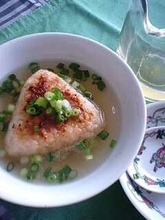 A picture of Western-Style Grilled Onigiri Chazuke.