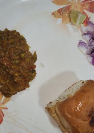 पाव भाजी (Pav Bhaji recipe in hindi) रेसिपी मुख्य फोटो