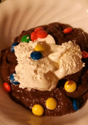 A picture of Chocolate M&M pudding.