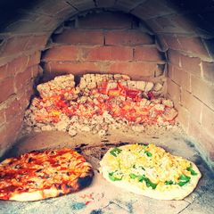 A picture of Wood fired Mac n Cheese pizza.