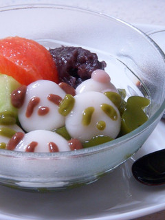 A picture of An-mitsu with Panda Shiratama Mochi Dumplings.