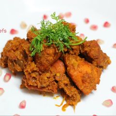 A picture of Dahi lasooni Chicken tikka.