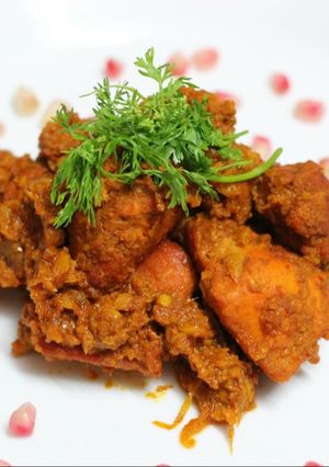 A picture of Dahi lasooni Chicken tikka.