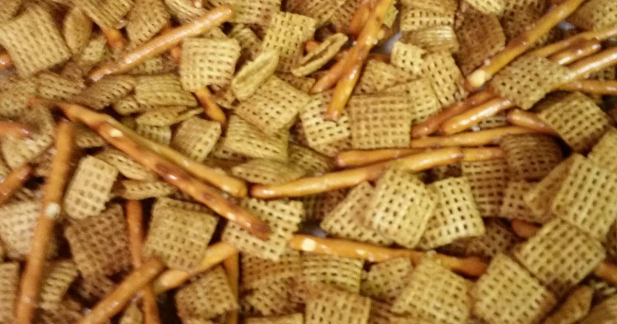 Traditional Party Mix Recipe by Stephanie Goldman Cookpad