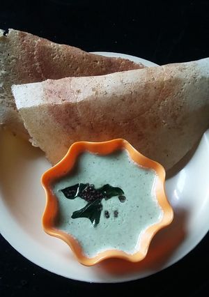 A picture of Daliya and mixed dal dosa.