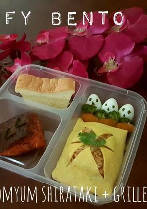 Foto resep Nasgor Tomyum Shirataki + Grilled Salmon #ketopad_cp_bento