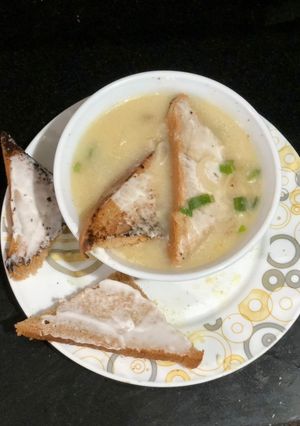 A picture of Green onion soup with Mayo toast.