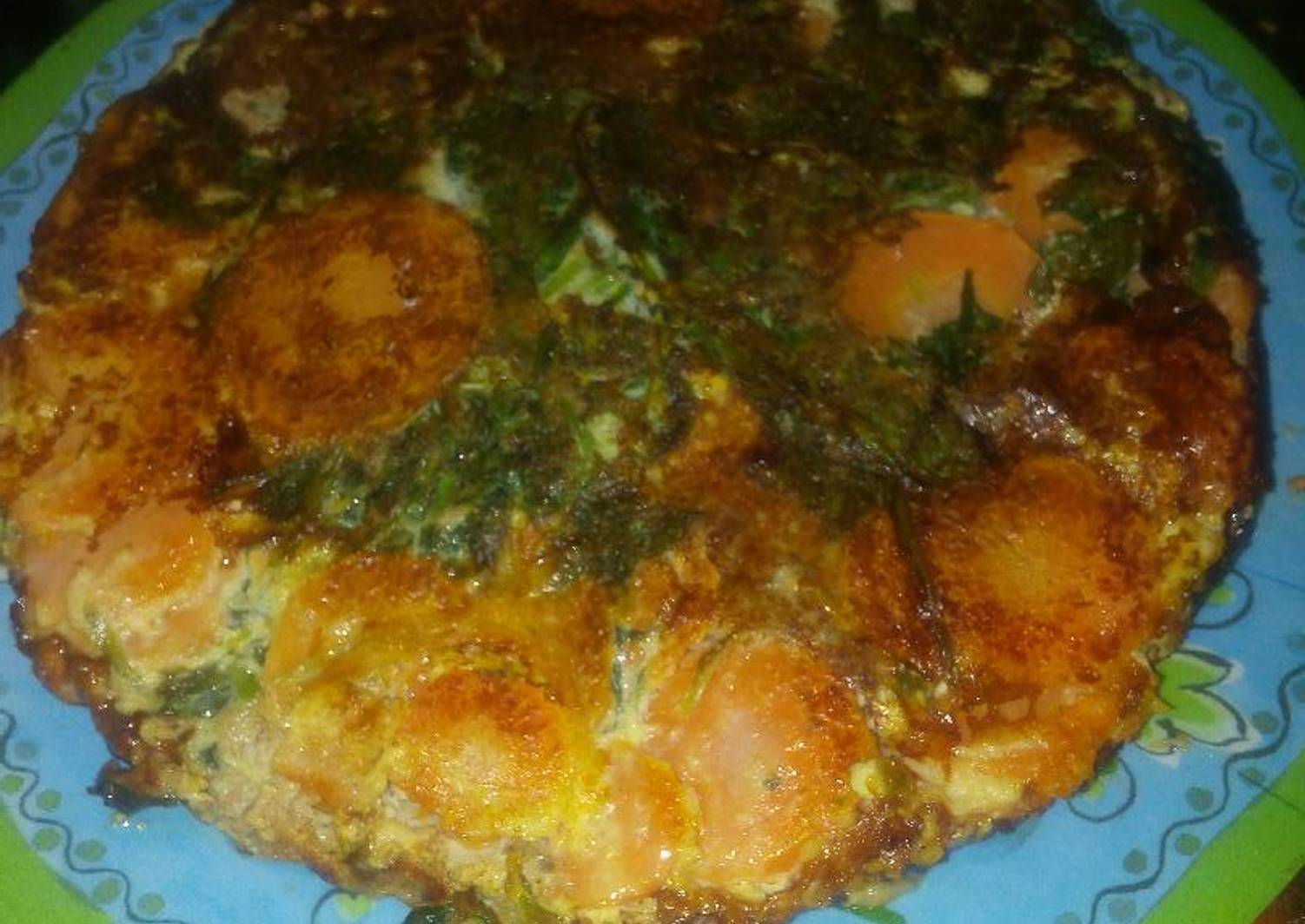 Tortilla de espinaca y zanahoria rellena con atún Receta de Romy Roo