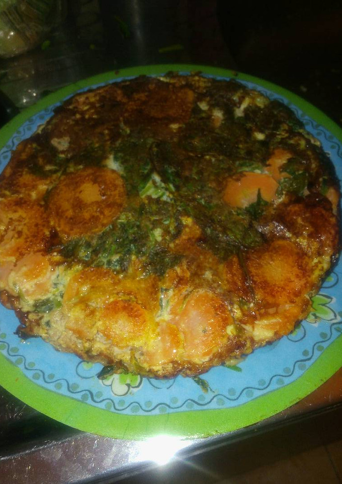Una foto de Tortilla de espinaca y zanahoria rellena con atún