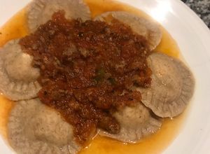 Una foto de Sorrentinos de calabaza asada y port salut!