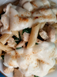 Una foto de Pasta espinaca y pollo delicias en poco tiempo