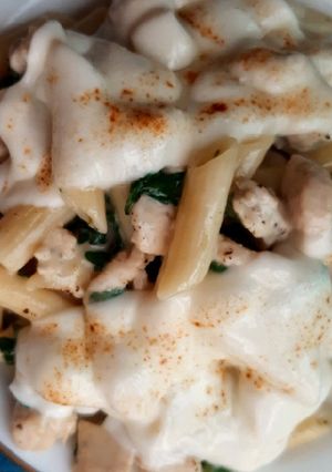 Una foto de Pasta espinaca y pollo delicias en poco tiempo