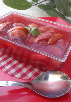 Una foto de Compota de frutillas y damascos