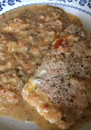Une photo de Pavés de saumon sauce crème aux carottes tomates et citron