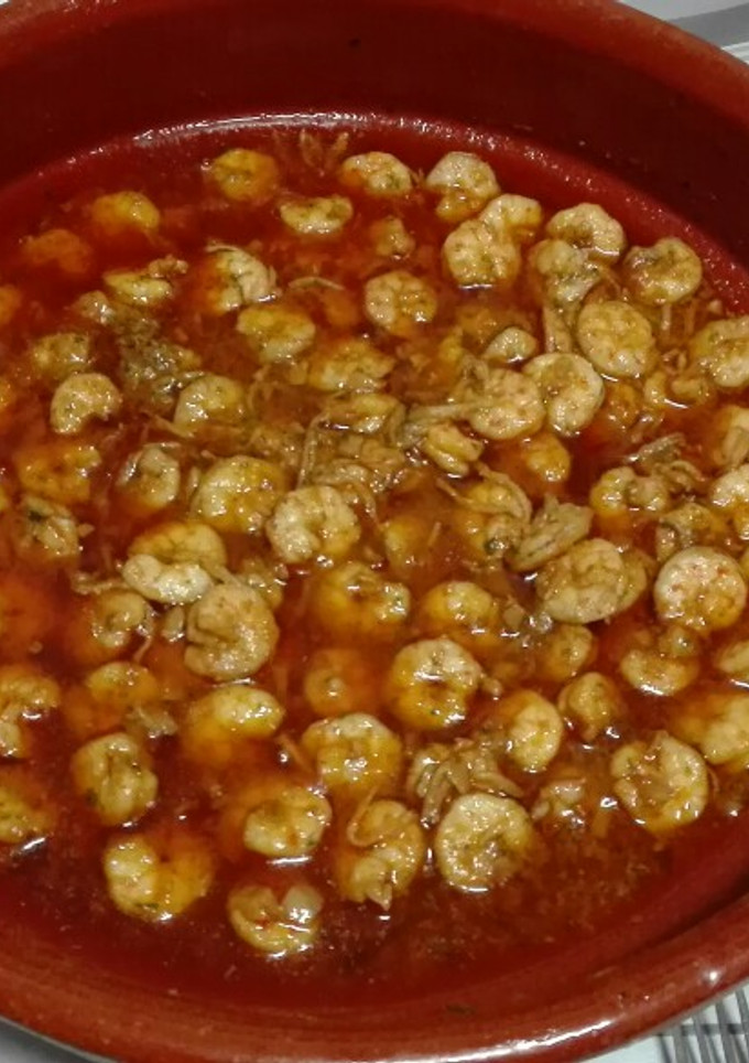 Una foto de Langostinos al pil pil o al ajillo