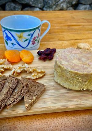 Una foto de FOIE MICUIT EN TAZA (SIN HORNO) En Solo 2 minutos 👌🏻