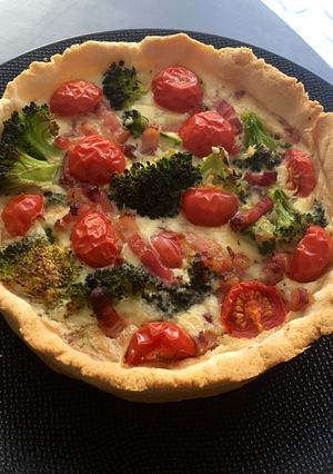 Une photo de Quiche brocoli tomates cerises lardons sans œuf 🥚 !