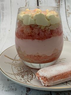 Une photo de Tiramisu à la rose et litchi