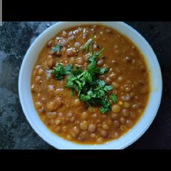 A picture of Akhi masoor dal.