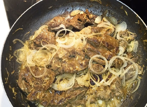 Una foto de Hígado encebollado