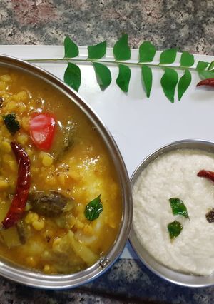 A picture of Idli sambar.